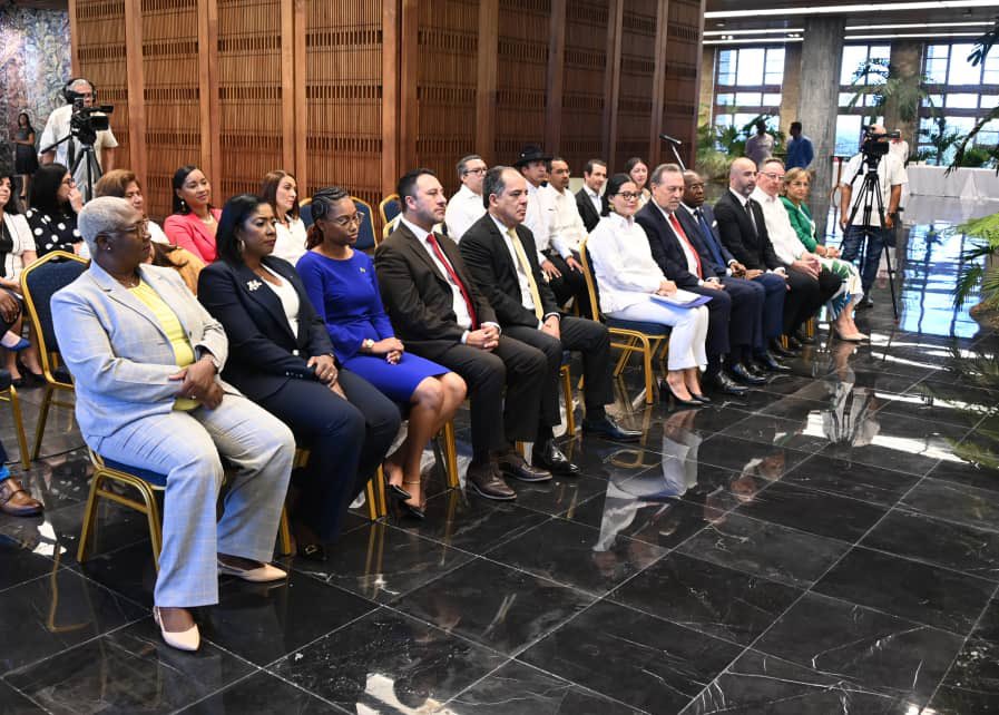 PresidenciaCuba's tweet photo. ✍️| “Estamos aquí para decir a todo el mundo que a #Cuba se puede venir; Cuba es uno de los países más seguros del mundo que he visitado”, afirmó @pololikashvili, secretario general de ONU Turismo.

🔗| https://t.co/OXThX4cEoU https://t.co/4IvhT0Qk86