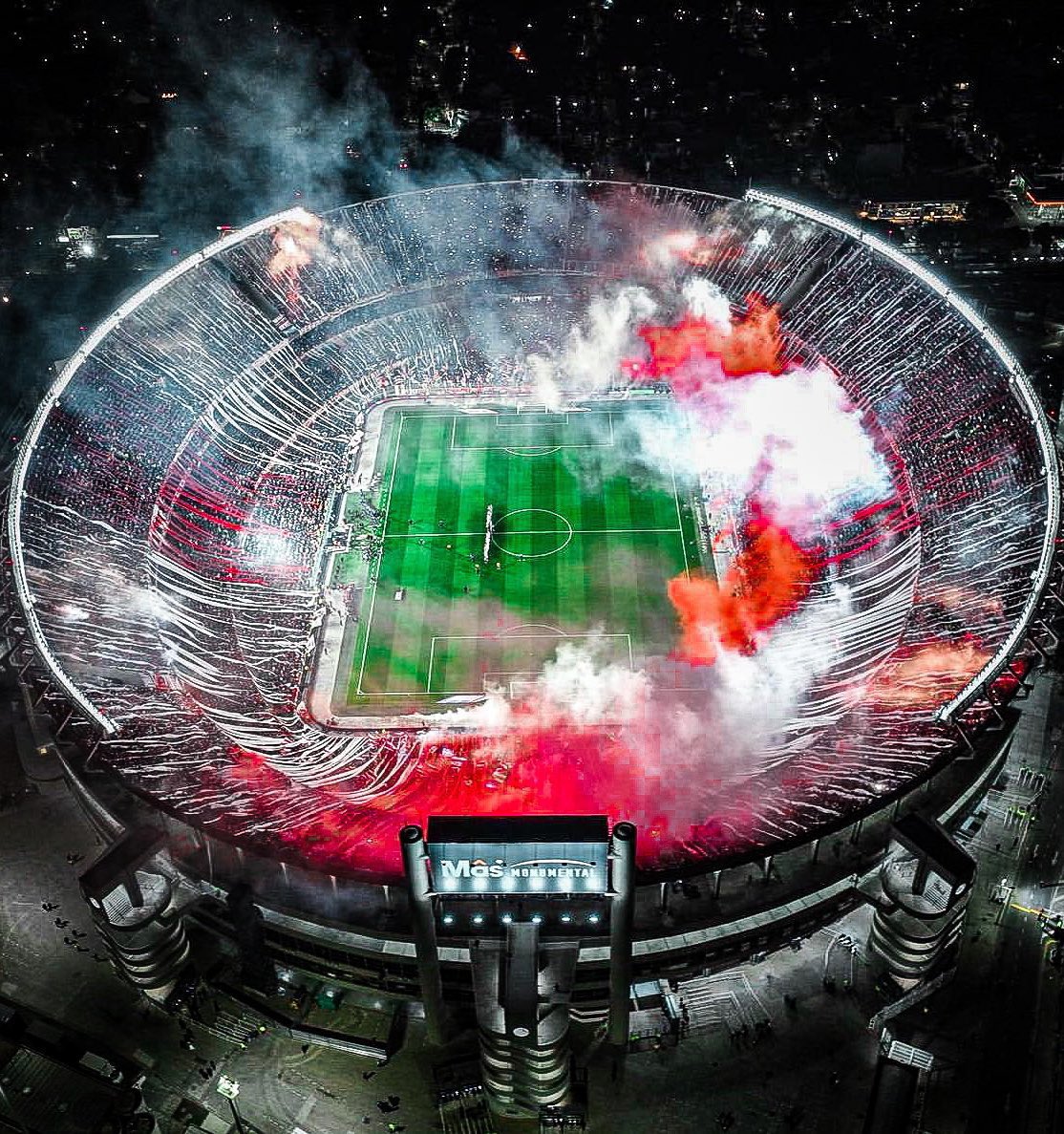 🏆🌎 En River creen que CONMEBOL está ESPECULANDO con la SEDE de la Final de la Libertadores y los brasileños PRESIONAN para que El Monumental NO SEA ELEGIDO. ⚠️ Los brasileños creen que sería una DESVENTAJA enfrentar a River en El Monumental, en una hipotética final. Vía…