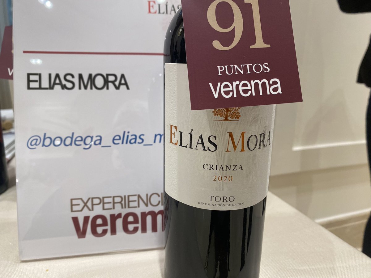 Elias Moro 2020 tinto crianza på tinta de Toro (Tempranillo) från @BodegaEliasMora i @VinodeToro 60-åriga vinstockar bjuder på härligt mogna mörka körsbär, kryddor, fin kakao, mogen frukt, fyllighet med ekkaraktär. Ca 14 euro. #spanskaviner #experienciamalaga @Verema