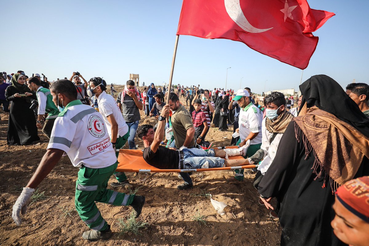 Fotoğrafların ağırlığı boğazına düğümleniyor insanın. 

Gazze

2018