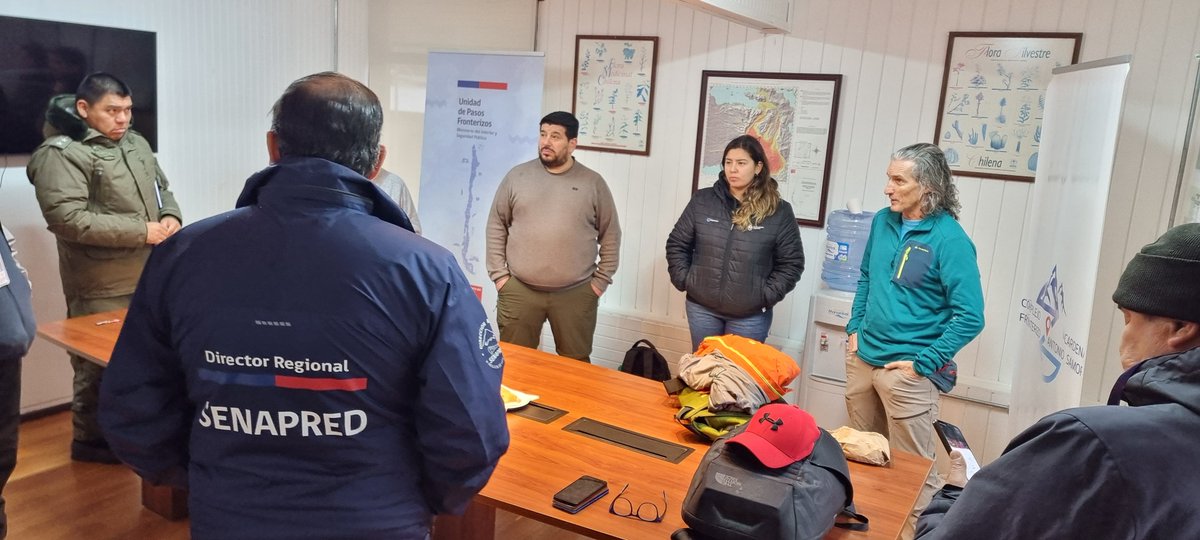 Director Regional de #SENAPREDLosLagos, representantes de @sernageomincl y @DPPOsorno, se reúnen con personal del Complejo Fronterizo Cardenal Samore 🇨🇱 y del Complejo Villa Angostura 🇦🇷 para abordar aspectos técnicos y definir cursos de acción ante la #Alerta Temprana Preventiva…