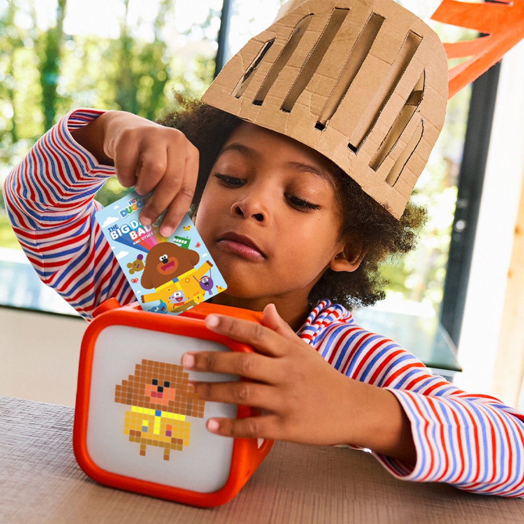 This Duggee x Yoto audio collection is perfect for little listeners who love a story! 📚 Simply pop the Duggee card into the player to hear some of your Squirrel's favourite badge adventures! 🌈 🧡 Tap here to get yours now: heyduggee.com/products/hey-d… #Yoto #HeyDuggee #Audiobook