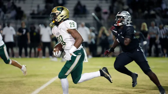 Basha 2027 Running Back Noah Roberts is gonna burst onto the national scene here soon.. Good size for a back at 6'1' 190, 10.9 100m speed as a frosh, and is a dynamic receiver out of the backfield. 2 P5 offers right now hudl.com/v/2Mi579 @noahrobertsss │ @bashagridiron
