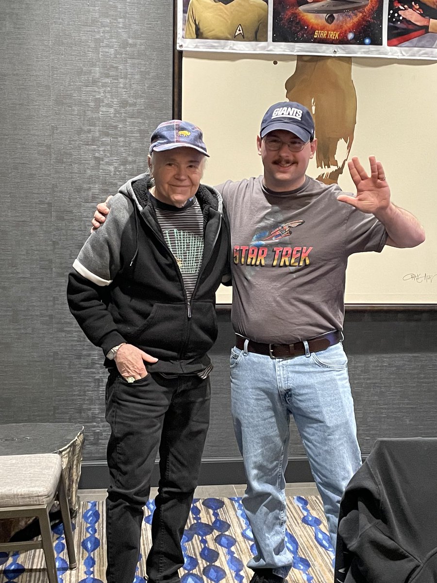 This past weekend at @ChillerTheatre, I was able to meet Mr. Chekov himself, the one and only, Walter Koenig! Sir, you have no idea how much strength it took me to not ask you to say “Nuclear Wessels.” Thank you for coming out, @GineokwKoenig!