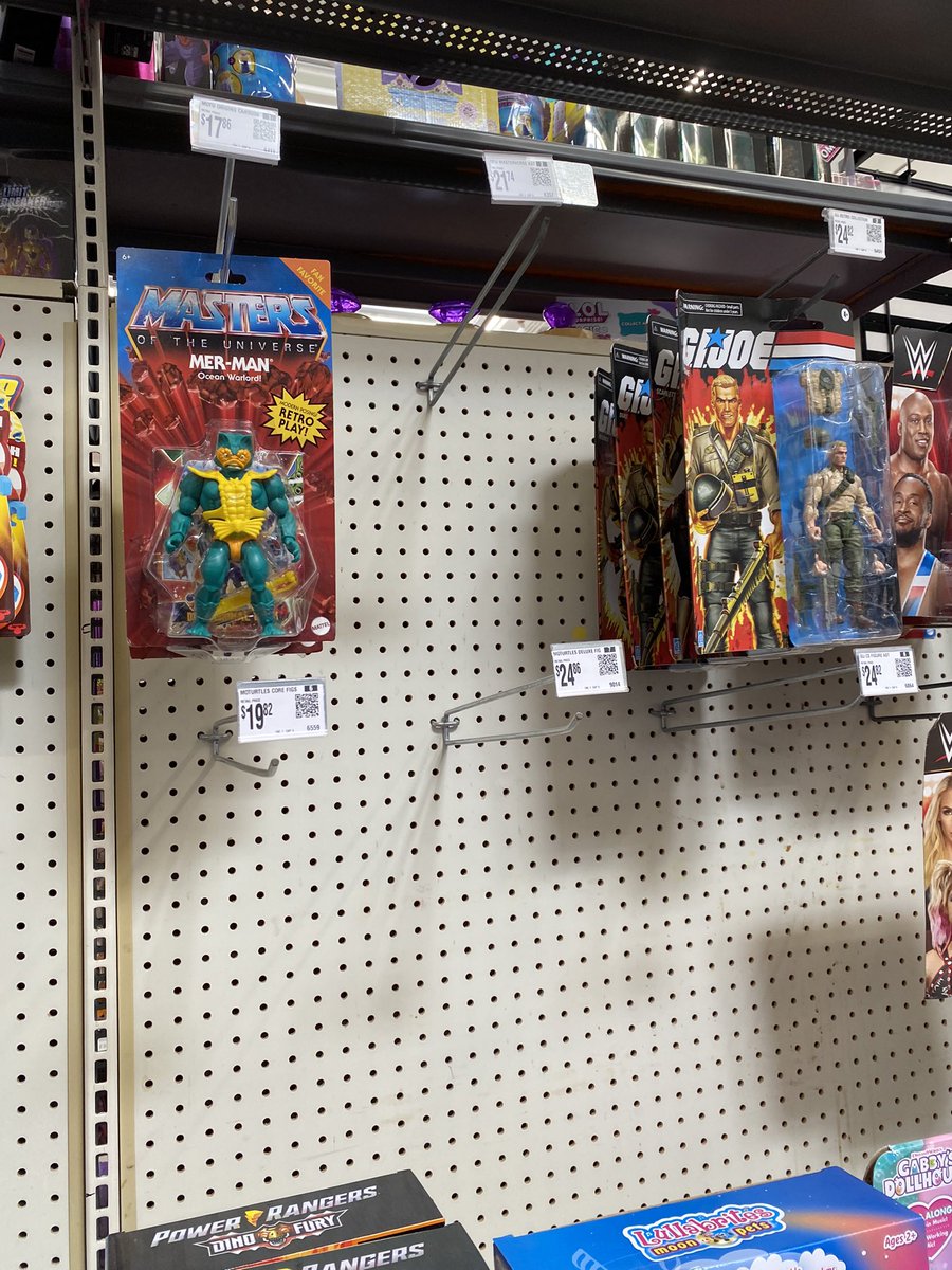 Target & Walmart finds today. The retro joes are in about the shape you’d expect from Walmart . 😂😂😂. If you’re MOC , Walmart is probably not going to fly . 
#gijoe #transformers