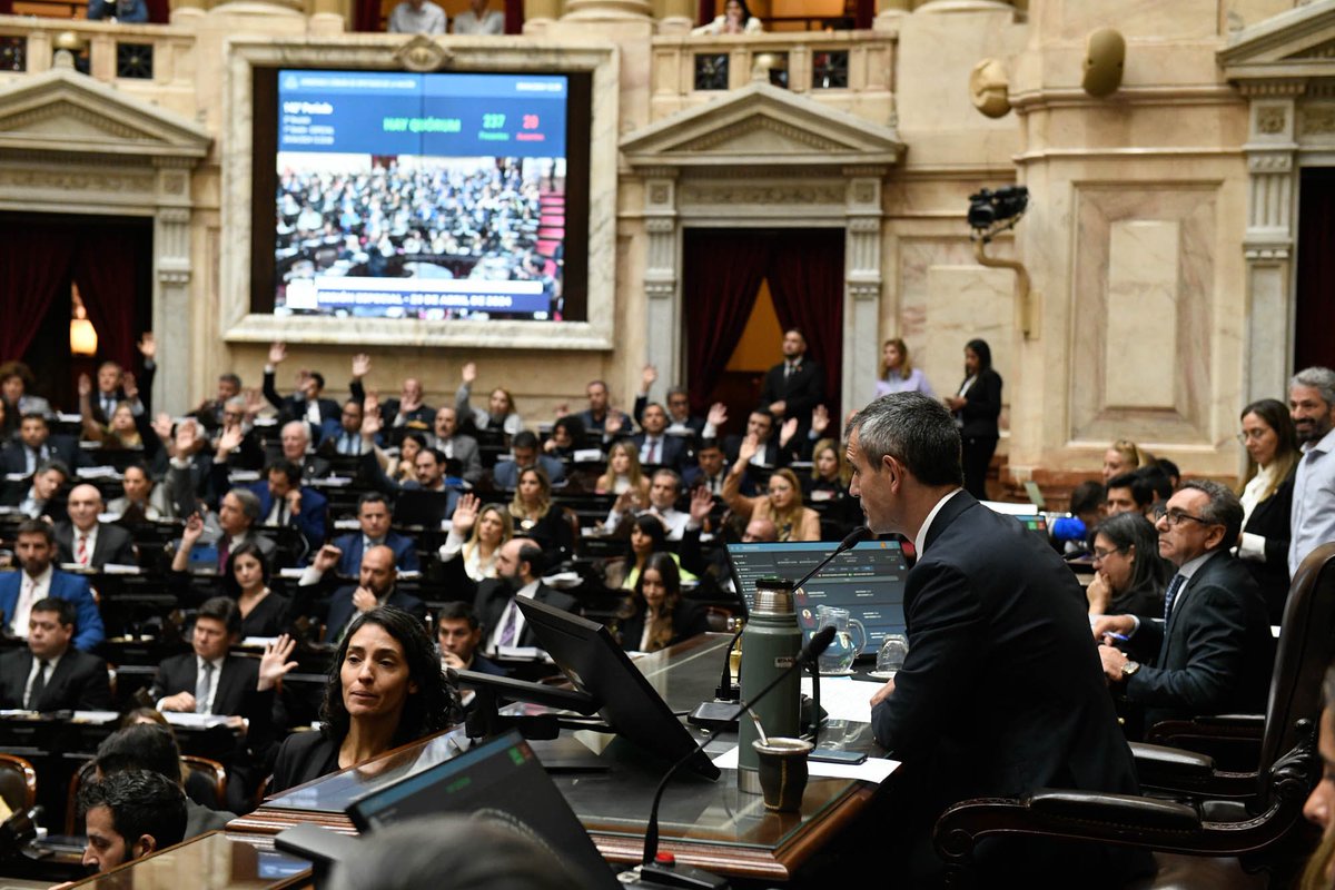 En sesión en @DiputadosAR en el tratamiento de la Ley Bases.