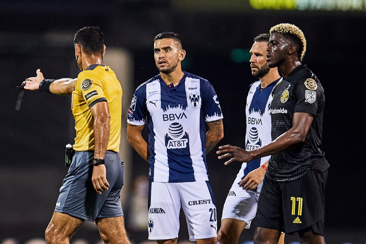 Ese Juan Gabriel Calderon ya a pitado un columbus vs rayados, quedaron 2-2. Señaló 24 faltas en el Columbus-Monterrey y 18 de esas en contra de los Rayados...