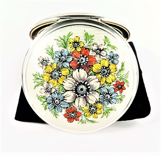 Vintagecompacts's tweet photo. https://t.co/eYi60KGYxF
#compact #vintage #VintageCollectibles #multicoloured #colourful #strattoncompact #giftsforher  #giftsformom @Vintagecompacts https://t.co/VQq0AaqixL
