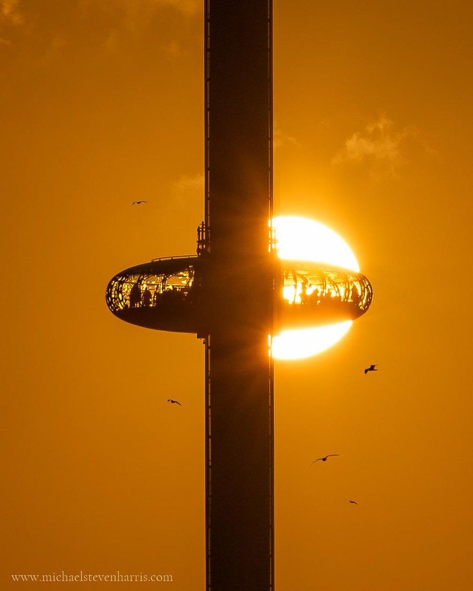Big Sun behind the Brighton i360 pod ☀️
Hopefully many more big suns to look forward too! 🤞🏻😁