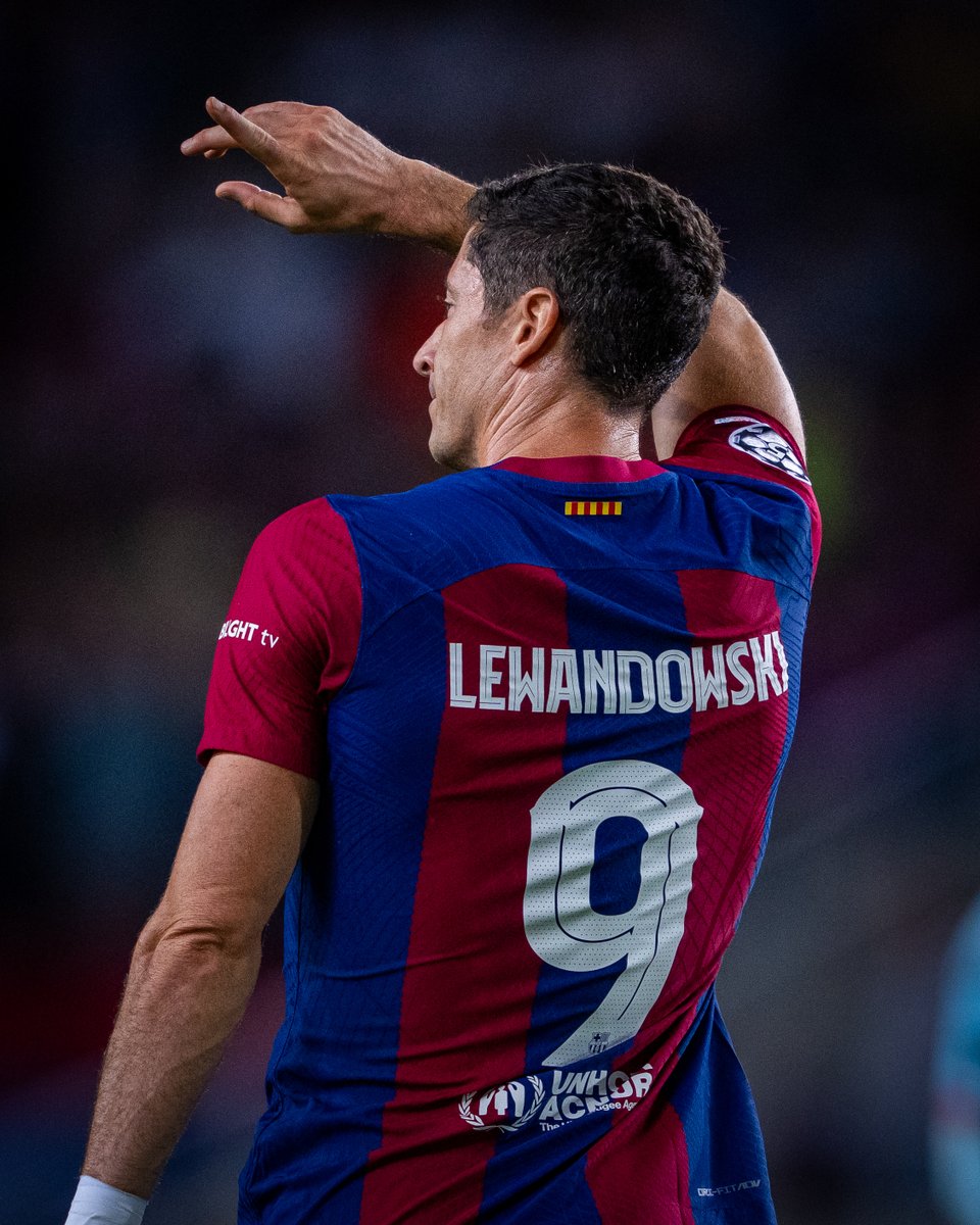 🗣Robert Lewandowski: 'Benim için bu yaz Barça'dan ayrılmak kesinlikle mümkün değil, bu konu değil. Fiziksel olarak kendimi iyi hissediyorum. Bugün itibarıyla en az 2 yıl daha bu durum geçerli. Fiziksel olarak artık en üst seviyede olmadığımda düşünmeye başlarım.' 📰 @BILD