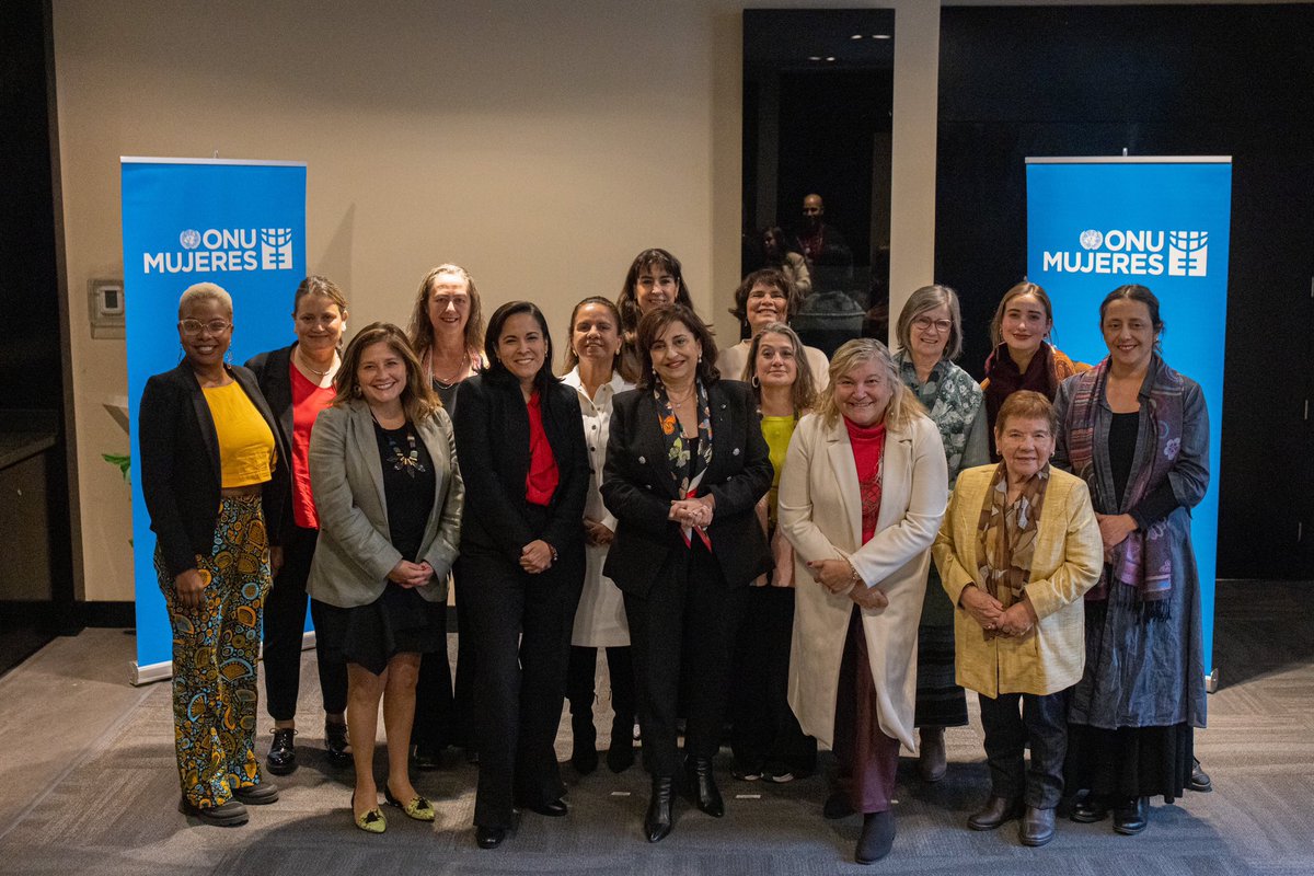 Durante su visita en Chile Sima Bahous (<a href="/unwomenchief/">Sima Bahous</a>),Directora Ejecutiva <a href="/UN_Women/">UN Women</a> se reunió junto a representantes de la sociedad civil y mujeres líderes de diversos ámbitos.Destacamos su liderazgo para avanzar en conjunto hacia la igualdad de género.<a href="/rosercanci/">Gabyroserom</a> @mnvonumujeres
