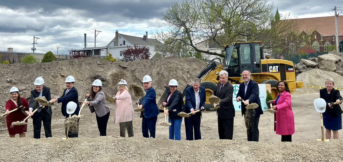 Pleased to participate in a groundbreaking today on Central Street in Central Falls to celebrate the construction of 30 new units and the preservation of 32 units. Thank you to Linda Weisinger & @PCF_Development for creating more of the housing we need.