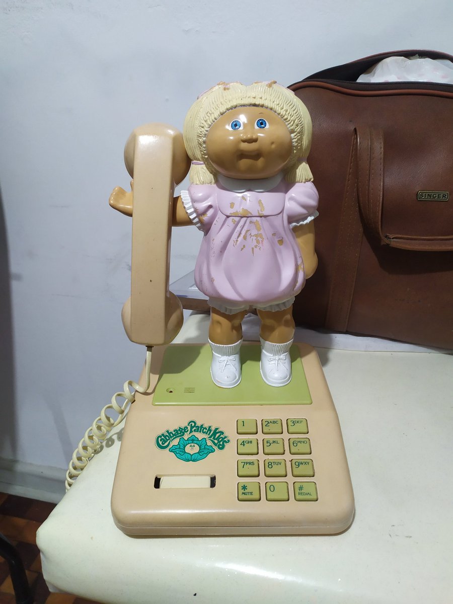 meu namorado simplesmente me deu esse telefone .