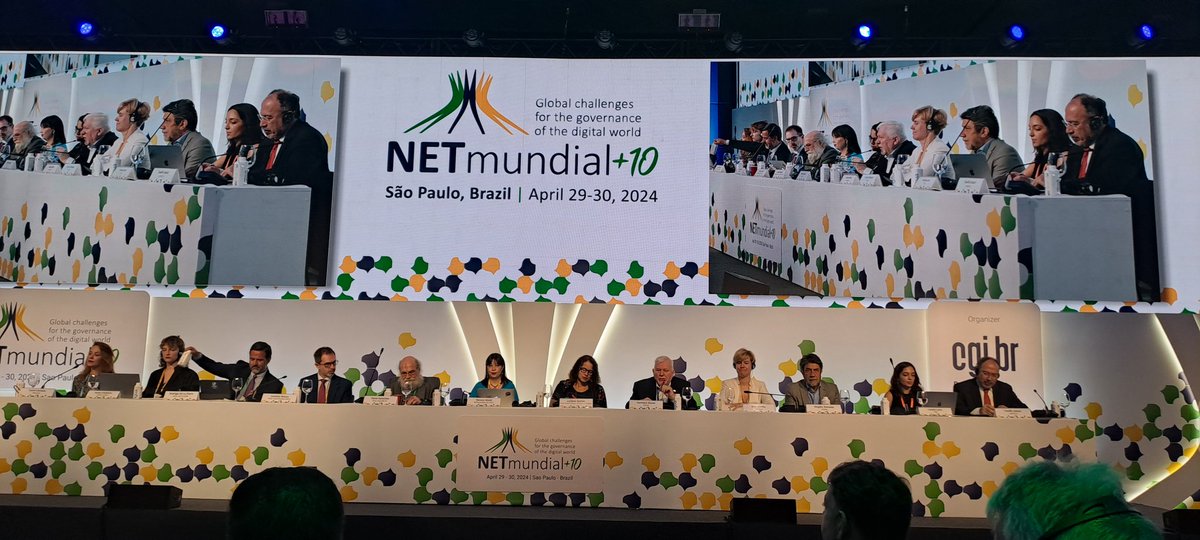 Hoje estive no #NetMundial10, organizado pelo @cgibr que reúne a comunidade de internet e governos de mais de 70 países para discutir a importância da governança digital. Na ocasião, falei com @lucianasantos ministra da Ciência, Tecnologia e Inovação.