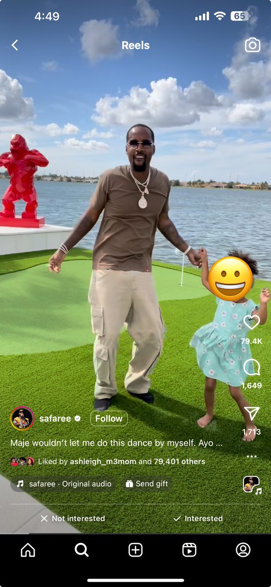 Look at this fake mf acting like he’s father of year 🤦🏾‍♂️ 🤦🏾‍♂️ just clout chasing be a REAL MAN AND FATHER to the kids  and learn how to dance, your moves are terrible. Mr.OneHitWonder 😂 @IAMSAFAREE  #Deadbeatdads