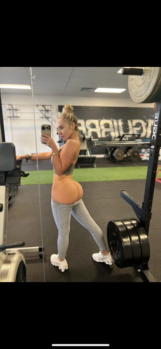 Me getting kicked out of the gym in 3..2.. 😂 https://t.co/6B2eZ1jSZr