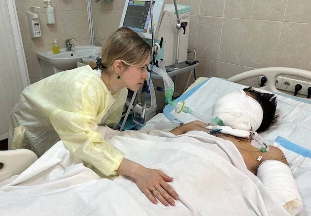 The Ukrainian soldier lost his eyesight and both arms. He needs a lung ventilator to help him breathe.

The man went to war as a volunteer to defend his homeland. Now his wife is always with the seriously wounded Andriy and constantly supports him.

russian terrorists have