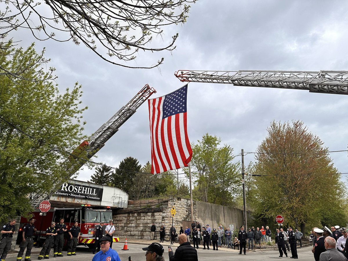 In front of Rosehill for Officer Huesca's burial. I can tell you the mayors pal , @40thforward was nowhere to be seen . Rosehill is in his ward . Another alderman who doesn't respect our CPD !