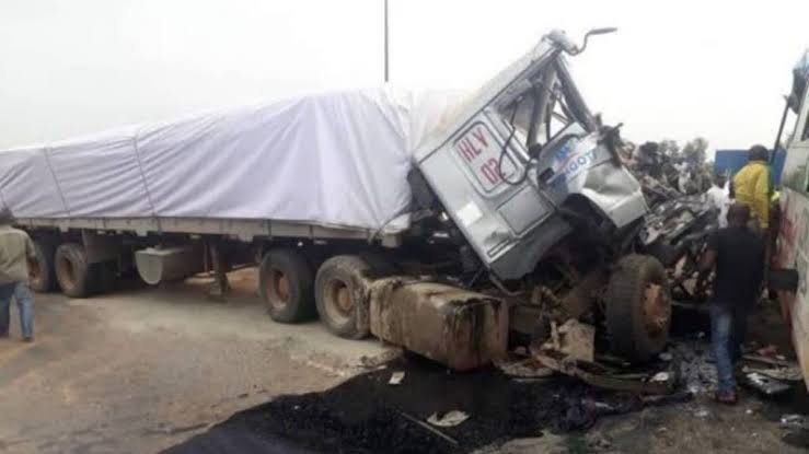 Truck involved in the Okene accident not our own, Dangote Cement clarifies thedaily-ng.com/truck-involved…