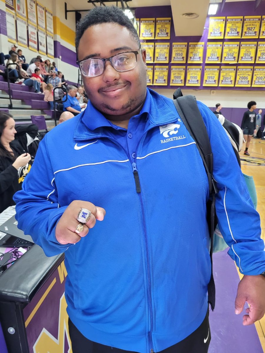 My heart is heavy. This guy always showed me mad love and respect every time I came into contact with him. The Arizona Basketball Community lost a good coach and even better man too soon. RIP Coach Mike Taylor <a href="/ArizonaPreps/">Anthony Ray</a> <a href="/EliteTaylormade/">TaylorMade Elite</a>