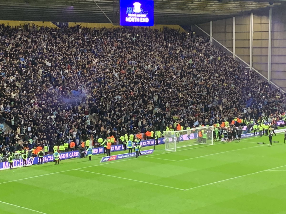 Great scenes at Deepdale as @LCFC wrap up the title in style. A comfortable 3-0 win with goals from Vardy (2) and McAteer. Superb support in the ground enjoying the moment. It’s what all the hard work is for. Who will join them back in the Premier League? #lufc or #itfc