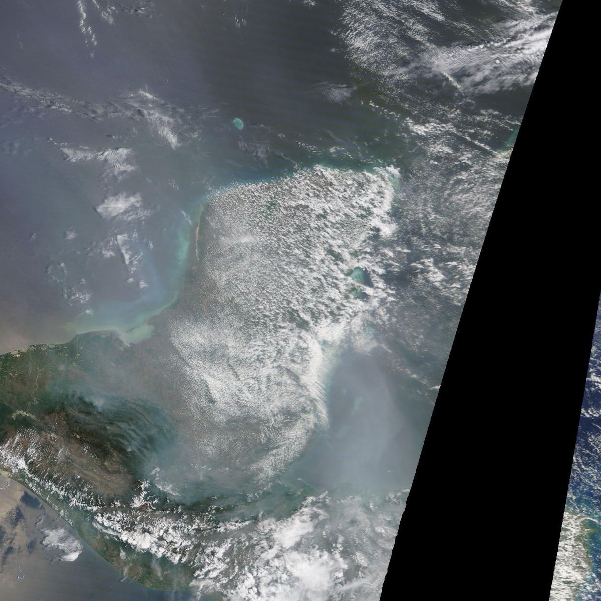 Humo sobre la Península de Yucatán.
Sensor MODIS en el satélite Terra.
Terra (EOS AM-1) fue diseñado para tener una vida útil de 6 años, y comenzó a recoger datos el 24 de febrero de 2000.
24 años recogiendo datos de la Tierra.