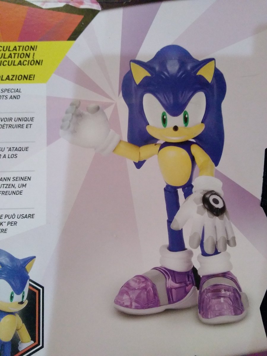 My sister's & my little Prime Sonic is special because he has two right feet🥹 The back of the packaging shows how his shoes are supposed to look, but as you can see, our little guy has the buckle on the same side on both feet🤭 It makes him unique & one of a kind 😁💙#SonicPrime