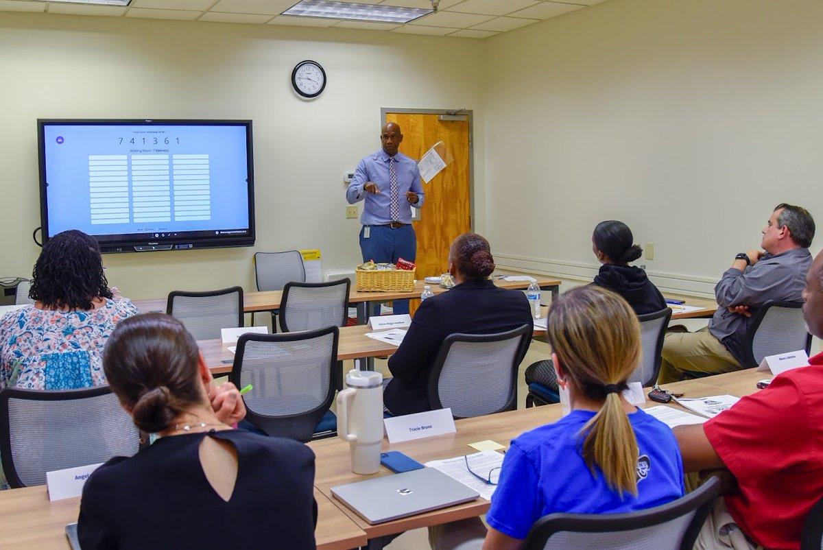 Principals and stakeholders are provided with an avenue to solve instructional concerns and challenges in #JPSchools. Last week, our Superintendent's Principals Council met to discuss various topics that will play a direct role in making our schools better.