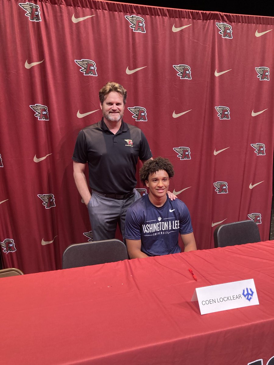 glen_locklear's tweet image. ⁦@CoenLocklear5⁩ signing ceremony. So excited for the next four years at Washington and Lee. ⁦@_CoachLiv_44⁩ ⁦@D3Direct⁩