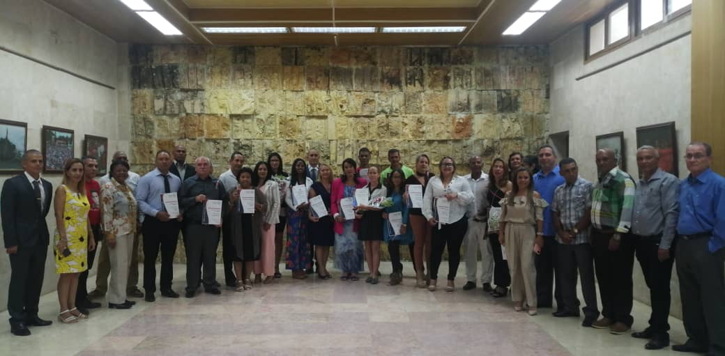 🇨🇺 #UniversidadDGranma en acto de graduación de los Doctores en Ciencias de los años 2022 y 2023, aportes científicos e investigativos contribuyen a la prosperidad de la sociedad cubana y a la formación de los jóvenes universitarios. #JuntosPorCubaCreamos FELICIDADES¡¡