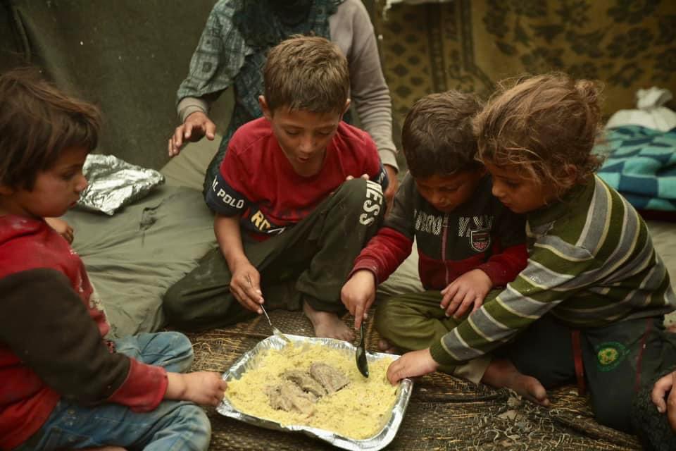 🥘 Between hot meals, food parcels, and fresh produce, we distributed 88,900 meals in #Gaza today. ➡️ Read the full update at anera.org/response-log.