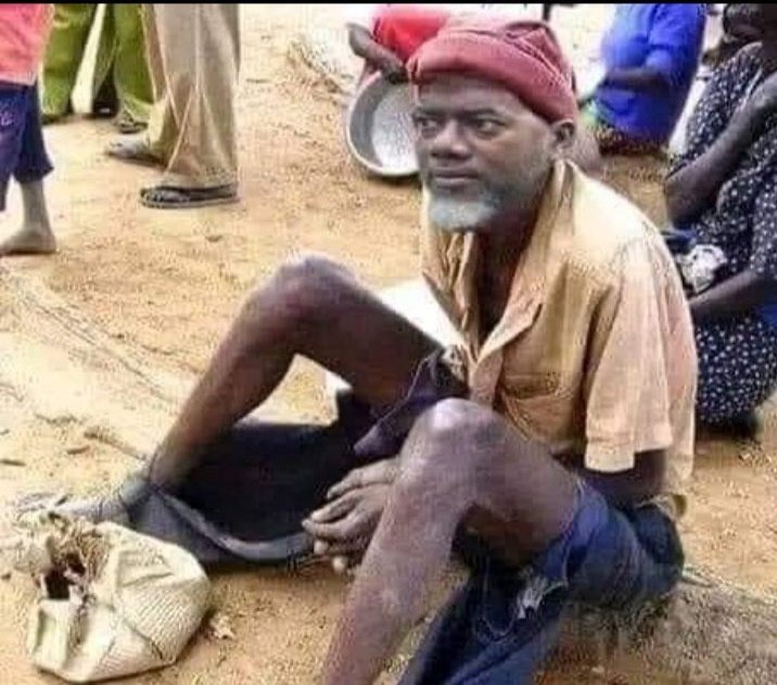 IS IT TRUE THAT THIS OMO ALE COLLECTED $15,OOO TO ALWAYS ATTACK PETER OBI? No wonder he just sew new Yoruba agbada and bought new walking stick. If he defends his boss, GEJ d way he is defending Tinubu now, his boss won't loose to Buhari in 2014 but he was busy chasing toto!