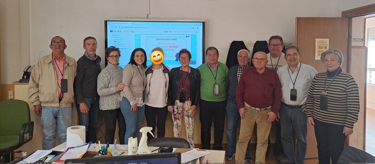 ¡Damos por finalizado el Curso de #Digitalización 👩‍💻 👨‍💻semipresencial con el alumnado de #Informática!👏
Hemos aprendido multitud de conceptos digitales 💻 y de regalo... ¡Un Phone Lanyard! 📲 🤗
#PlanDeRecuperación #CCDCYL #MEFP_CCD @educacyl @fadultos @CFIEdeSoria @enolvit