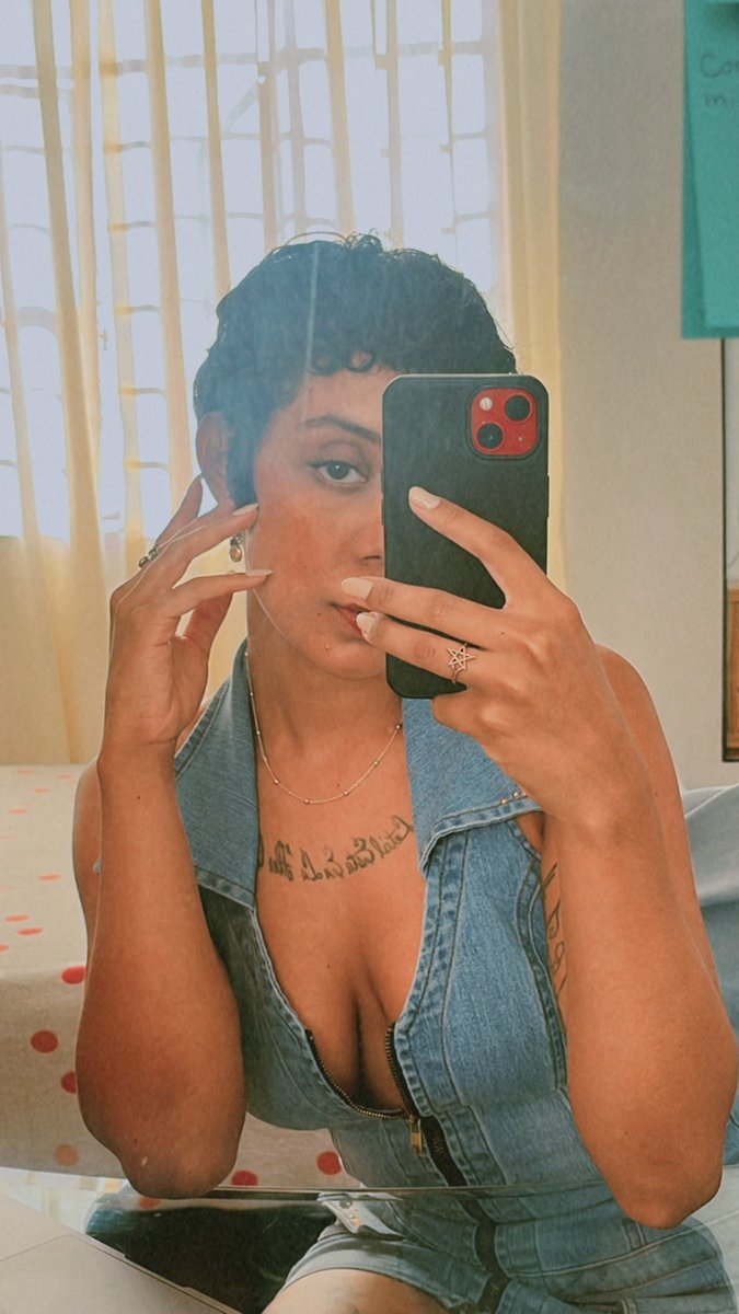 rememberross_'s tweet image. Amo los lunes ❤️