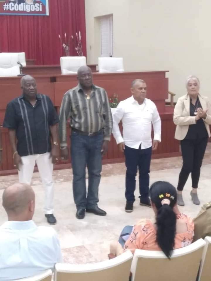 Realiza en la mañana de hoy Acto de Condecoraciones en  la Provincia de  #CiegodeAvila.
 Muchas Felicidades a los trabajadores y Colectivo que en el se reconocieron con la Medalla Jesús Menéndez 
#PorCubaJuntosCreamos
#1Mayo