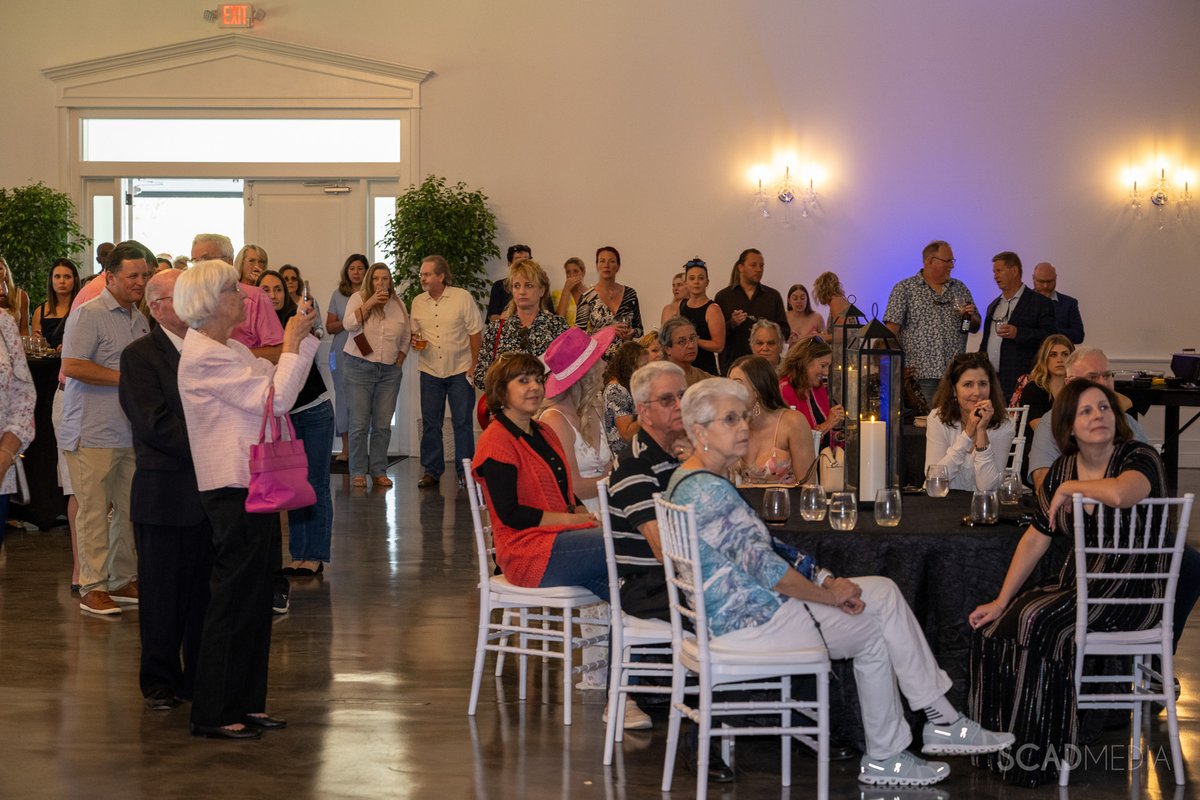 🍷 A toast to an unforgettable Decanting Evening! Thanks to all who joined, especially Valley View for hosting & @EmbersWoodGrill for the superb food & wine pairings. Your support furthers our mission to #keepingfamiliesclose. Check out our event photos! 📸 #forRMHC