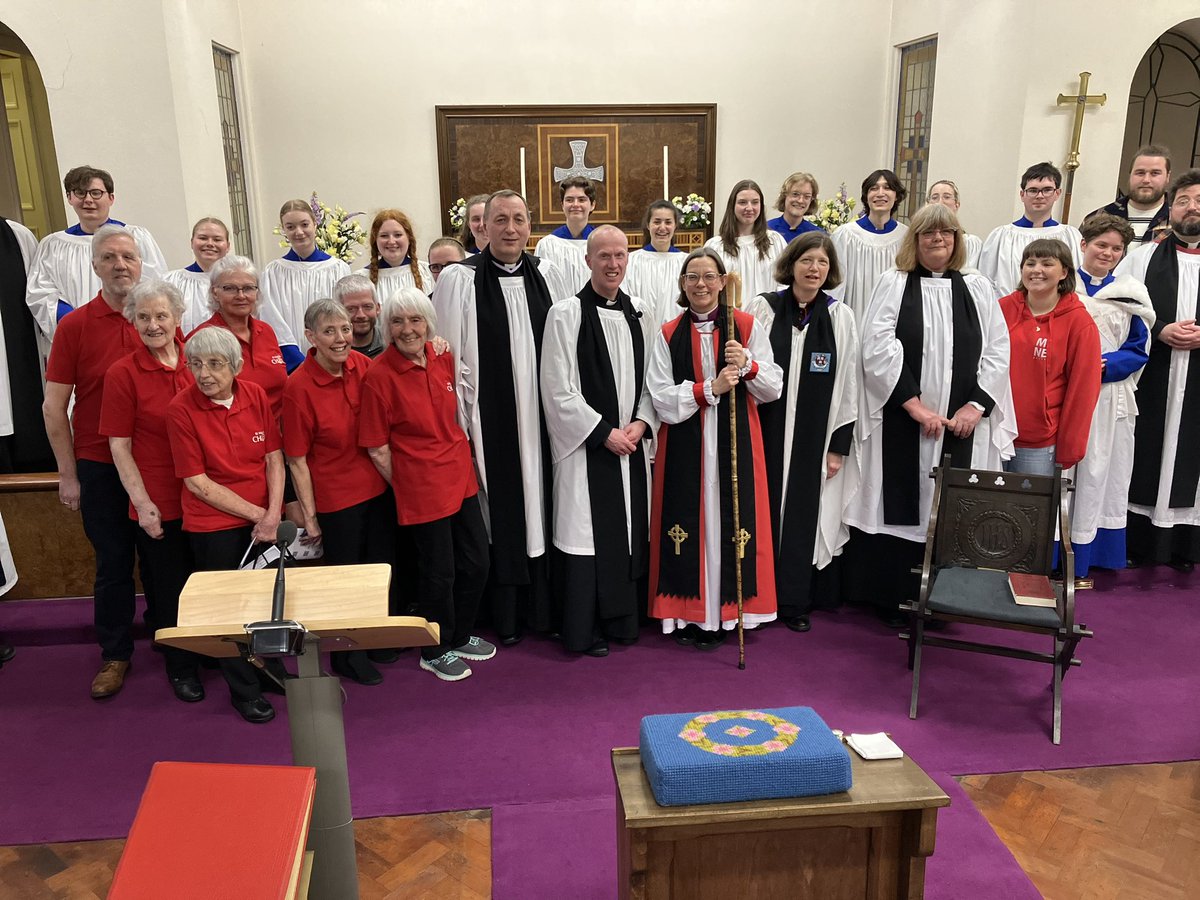 A joy to license Tim Ferguson this evening as the Vicar of the Benefice of Byker, St.Mark’s with Walkergate, St.Oswald’s and Priest-In-Charge of the Parish of Byker, St Martin’s @NclDiocese great to be joined by @hildbedecc the singing was amazing! 🥳🎶🙏