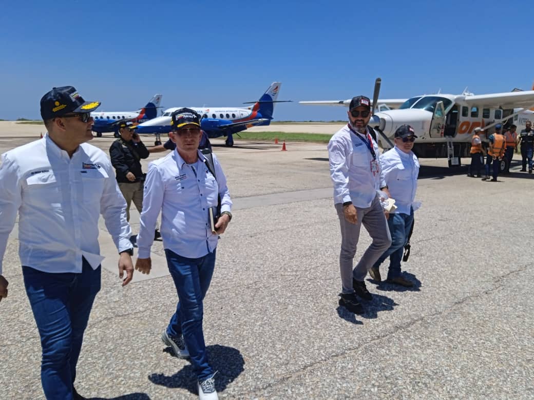 #NOTICIAS | Despliegue del 1x10 Del Buen Gobierno en el Aeropuerto de Porlamar 👉🏼baer.gob.ve/despliegue-del… #BAER15AñosDeRevoluciónAeroportuaria #SomosBAER