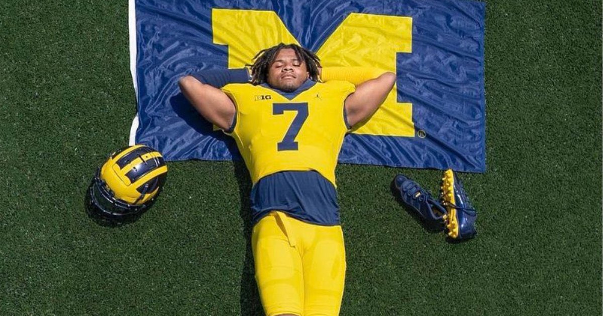 BREAKING: The University of Michigan becomes the first school in history to sign a LB without arms.
