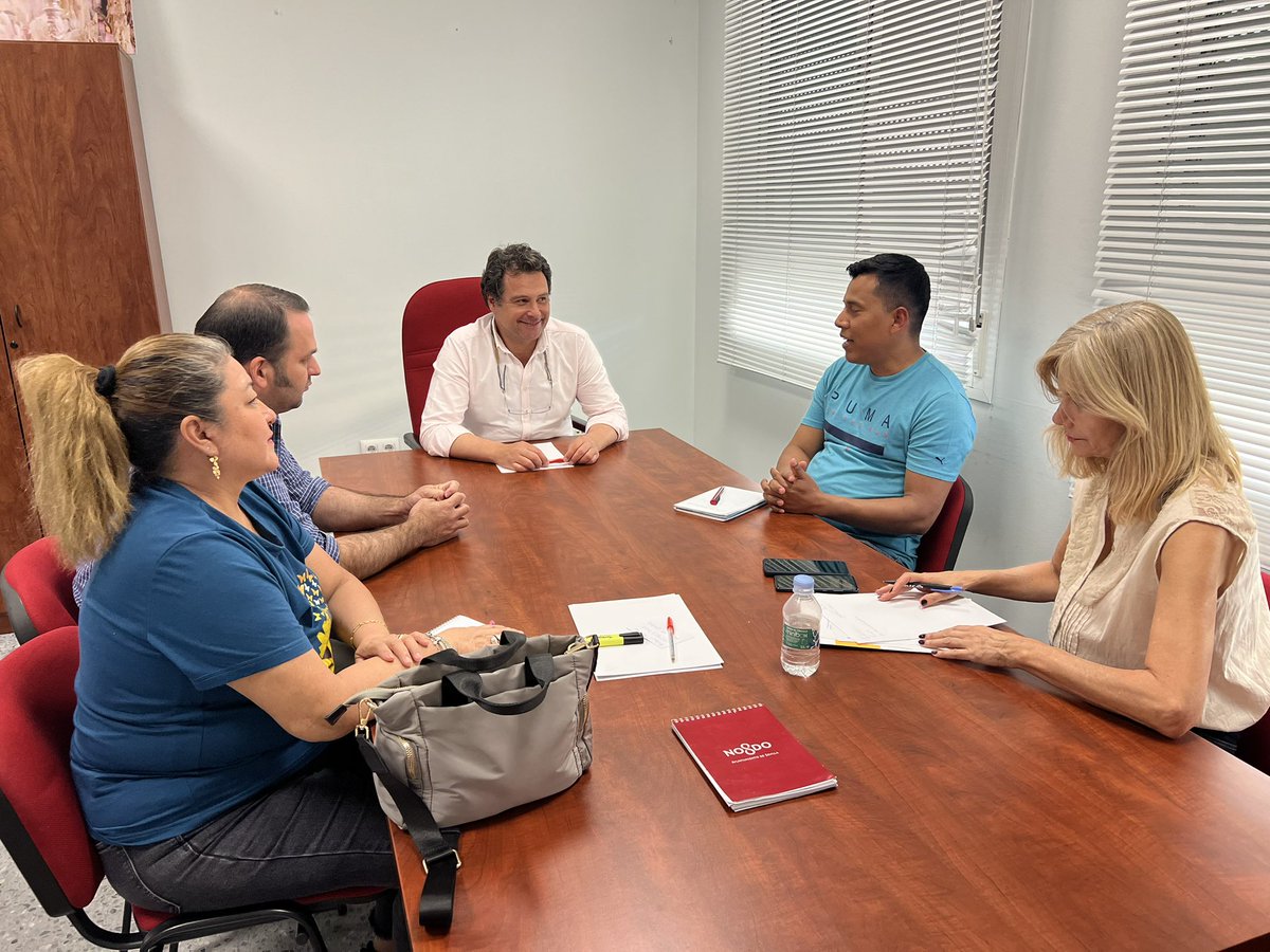 Nos hemos reunido con la Federación de Asociaciones Multiculturales de Andalucía (FAMA) para trabajar por la cohesión y la convivencia armónica en el #DistritoMacarena Los vecinos migrantes son imprescindibles para el avance de nuestra comunidad.