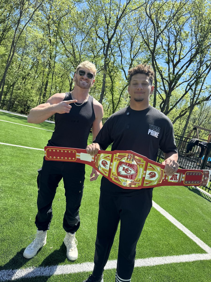 Kansas City, y’all ready? @PatrickMahomes @LoganPaul @WWE #WWERaw @PrimeHydrate