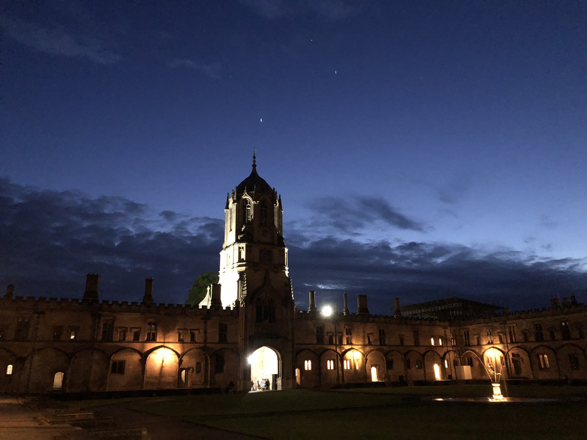 A stupendous sky. A majestic building. A history that lives on. @ChChCathedralOx @ChCh_Oxford @UniofOxford @OxTweets @OxfordCity #photo #cityscape #night