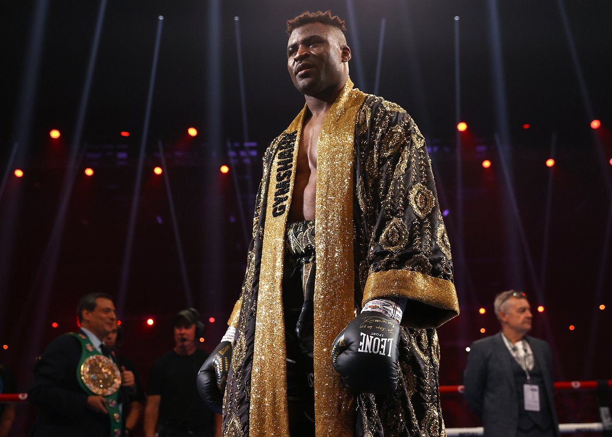 trboxing's tweet image. A loss to the entire combat sports community.

#TopRank sends their condolences to Francis Ngannou and his loved ones 🙏