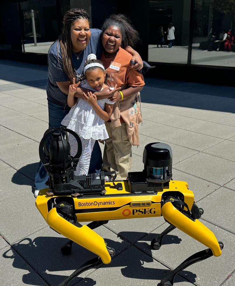 PSEGNews's tweet photo. 🌟👨👩👧👦 Over 1,500 kids joined us across 21 locations for a hands-on look at how their parents’ power NJ day in and day out! A future bright with possibilities. ##PSEGProud #WeArePSEG #TakeOurChildrenToWorkDay @News12NJ https://t.co/yVqrgodscC