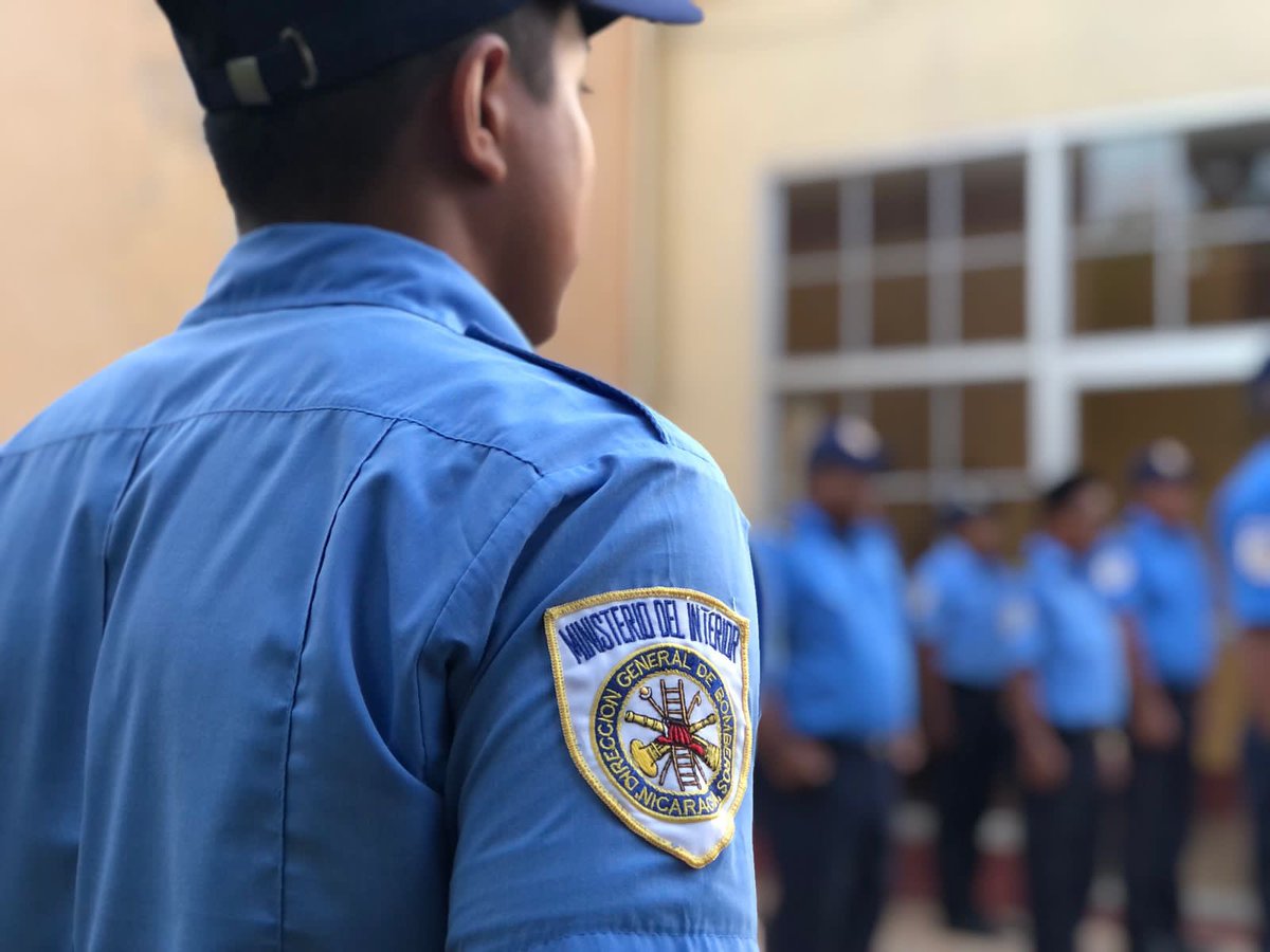La Dirección General de Bomberos Unidos de #Bluefields, realizó un ejercicio demostrativo sobre mitigación de incendio y rescate, en saludo al XII aniversario de paso a otro plano de vida del comandante Tomás Borge Martínez. #LoQueSeVive #Nicaragua