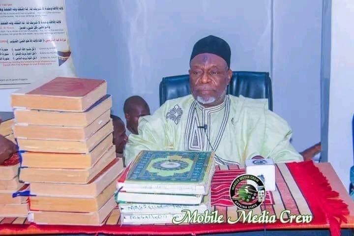 Innnalillahi wa inna ilaihi rajiun💔💔 Allah yayima Mal. Marwana rasuwa, limamin mu whom we are accustomed to, for over 30 years💔 Rafindadi tayi rashi, lallai malam ya samu shaidar kirki, Allah ya jiqan Mallam ya gafarta masa, yasa Aljannah ce makomarsa🙏💔