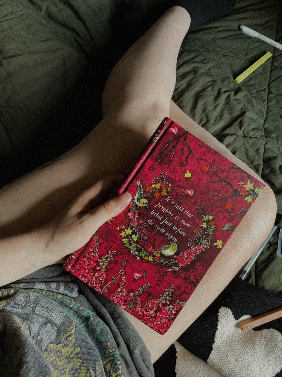 ratgirlreads's tweet image. Next on my physical tbr! #foxglove