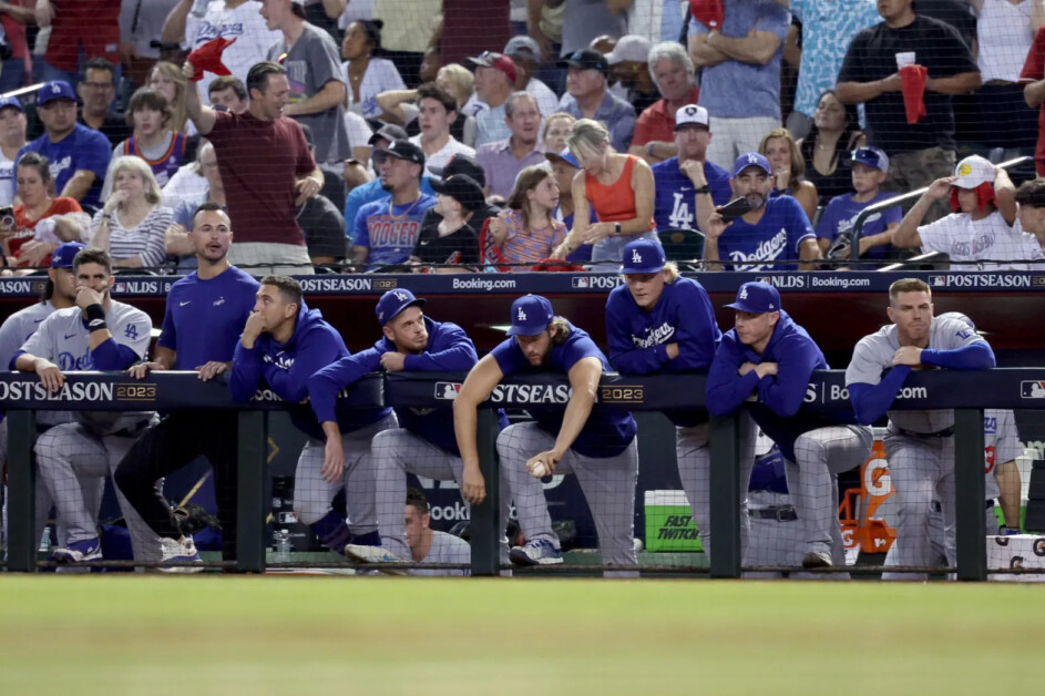 Reaction from Dave Roberts, Max Muncy and Freddie Freeman on #Dodgers returning to Chase Field for the first time since the NLDS.
dodgerblue.com/dodgers-news-m…