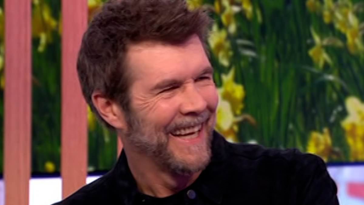 Rhod Gilbert 'pinching himself' over performing stand-up again two years after his cancer diagnosis as he prepares to head on tour and 'take some power back from this wretched disease by laughing at it' trib.al/HsZ8xCf