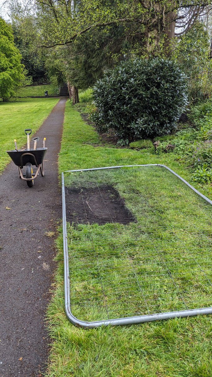 Volunteers been busy today in the hour spell between the rain to dig 3  holes ready for wooden frames for concrete slabs for 3 new benches. #wellness #Wellbeing #outdoorfun #outdoors at #parcybetws #betwspark. Letting community to get back outdoors with all the family.